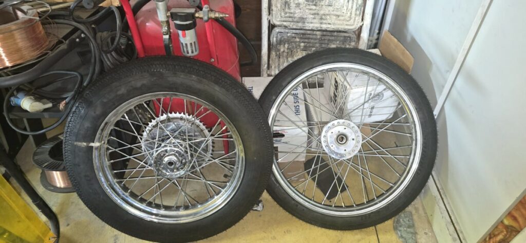 Annunci usato Harley Davidson: VENDO Cerchi a raggi da 18” e 21” gommati - Mercatino Harley